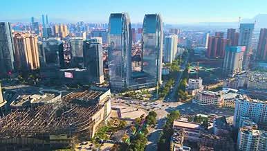 昆明城市建筑风光双塔写字楼天际线蓝天4k视频的预览图